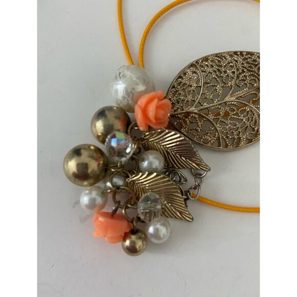 leaf pendant necklace - Picture 2 of 4